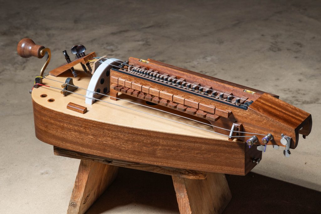 modern_gurdy_1©«Tomohiro Yoshikawa»